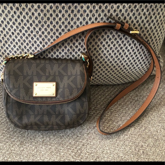 Michael Kors Handbags - NEW! MICHAEL KORS BEDFORD FLAP CROSS BODY PURSE!!